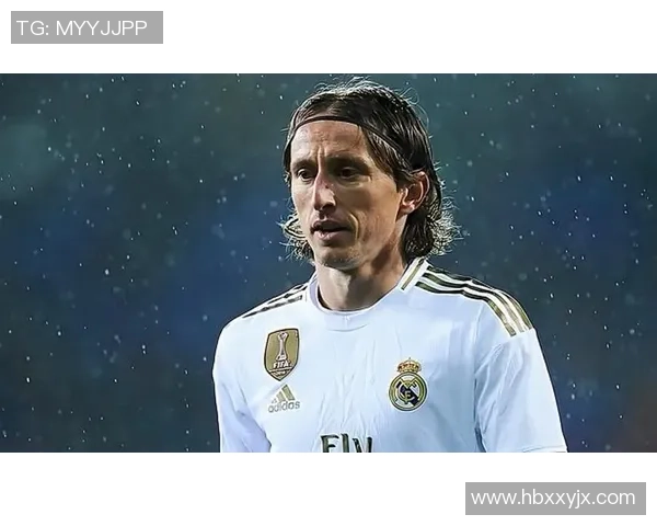 足球场上优雅演绎S型转身的明星球员是谁